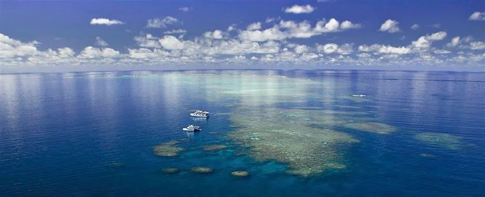 Botel Reef Encounter Hotel Cairns