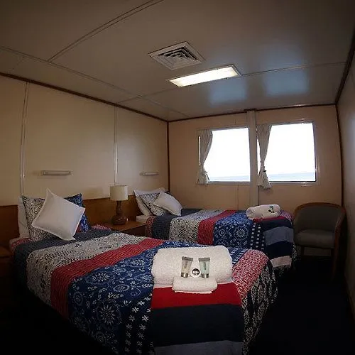 Botel Reef Encounter Hotel Cairns