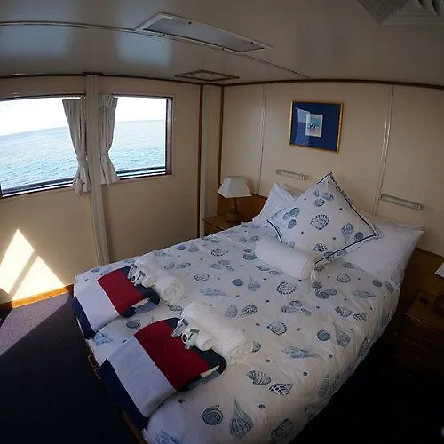 Reef Encounter Hotel Cairns 4*,
