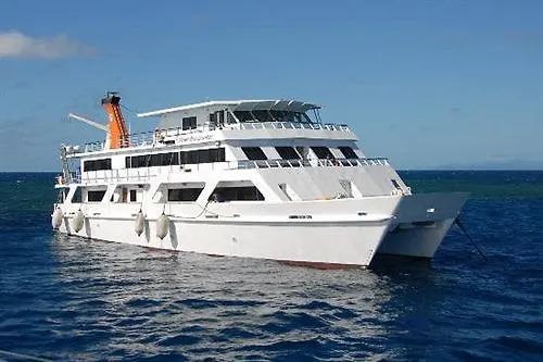 **** Botel Reef Encounter Hotel Cairns Australia