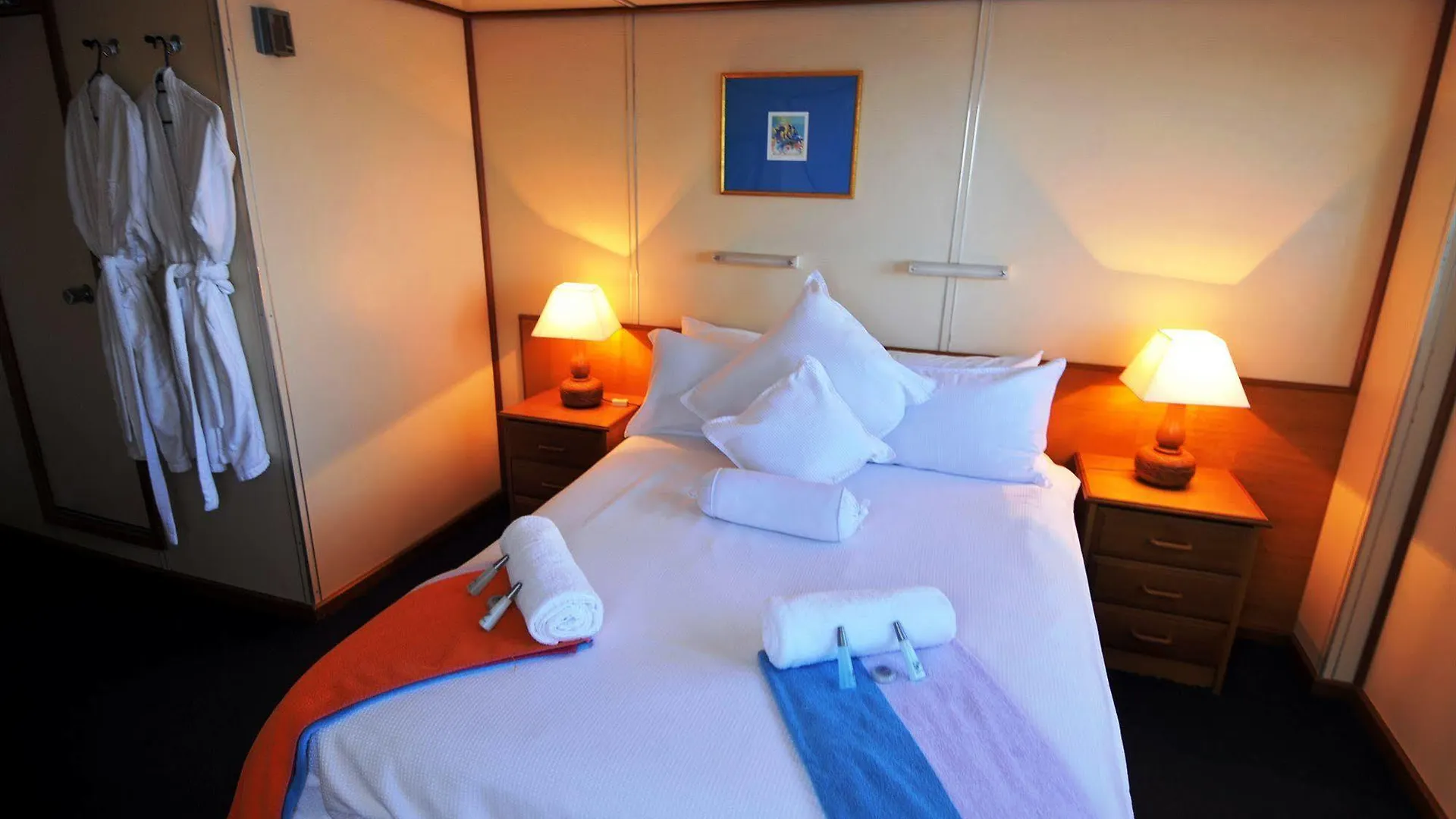 **** Botel Reef Encounter Hotel Cairns Australia