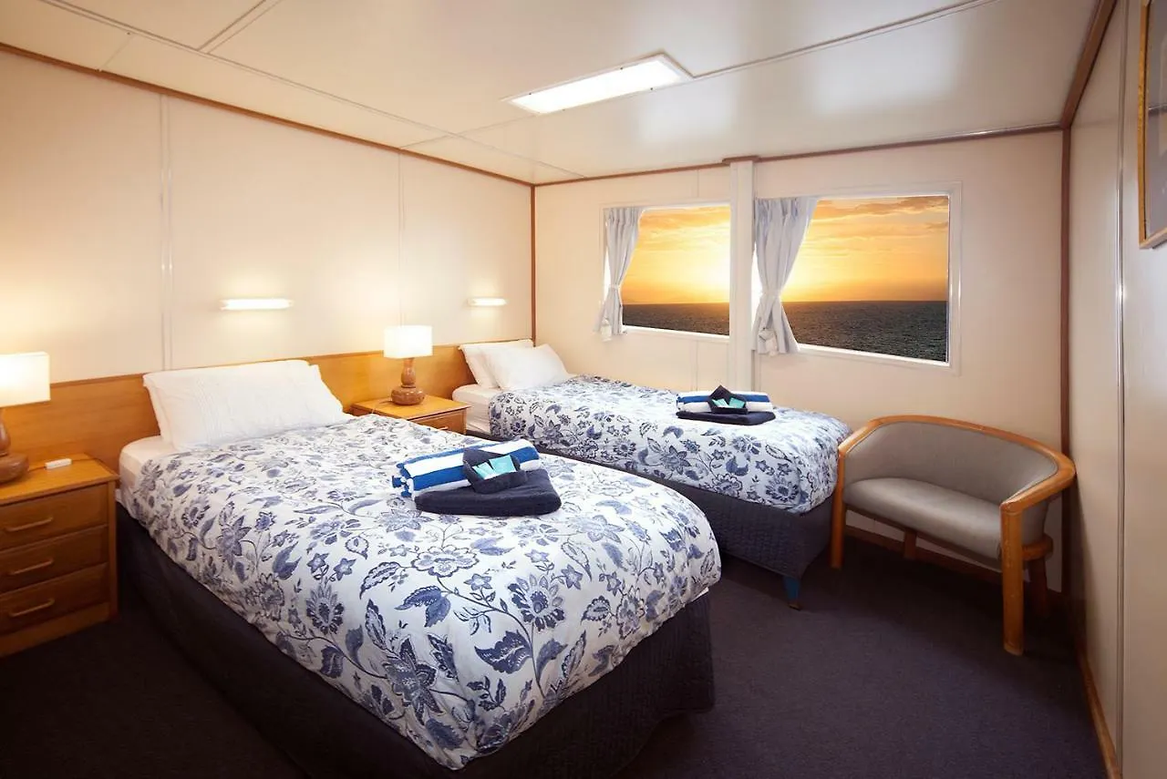 Botel Reef Encounter Hotel Cairns